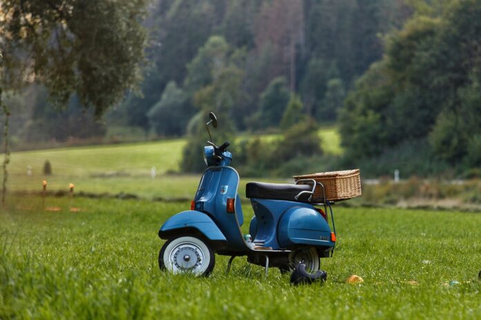 scooter, italy, countryside