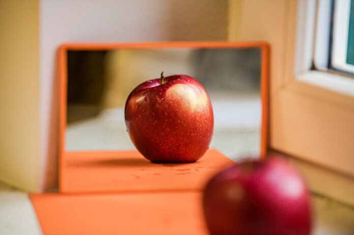 apple, fruit, mirror