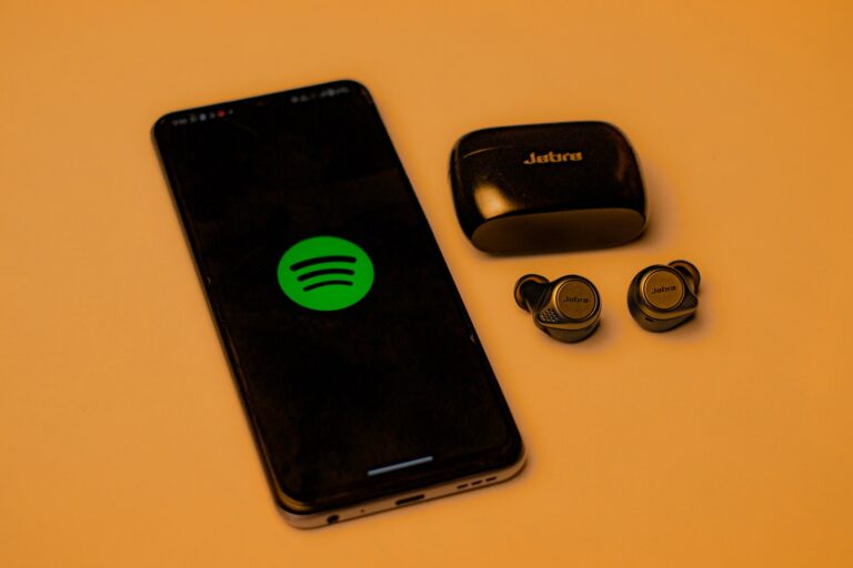 【Spotifyが動く！】AndroidスマートウォッチにAI DJ、WhatsApp、そして新機能を搭載